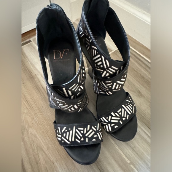 DIANE VON FURSTENBERG DVF Opal Black Cross Wedge Platform Heel Zip Size 7.5 - Picture 7 of 8